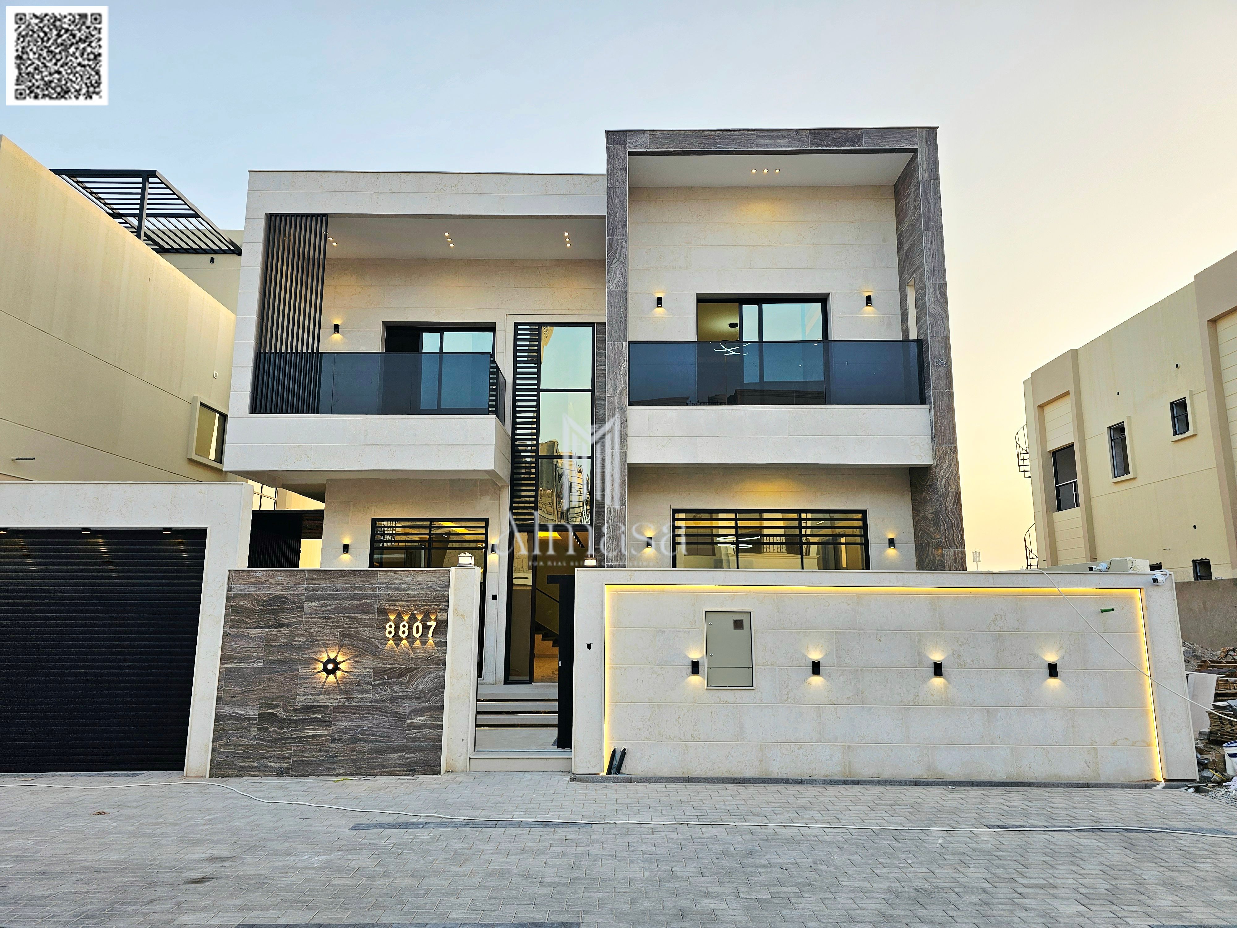 Modern villa, stone facade, very luxurious finish, large frontage, side street