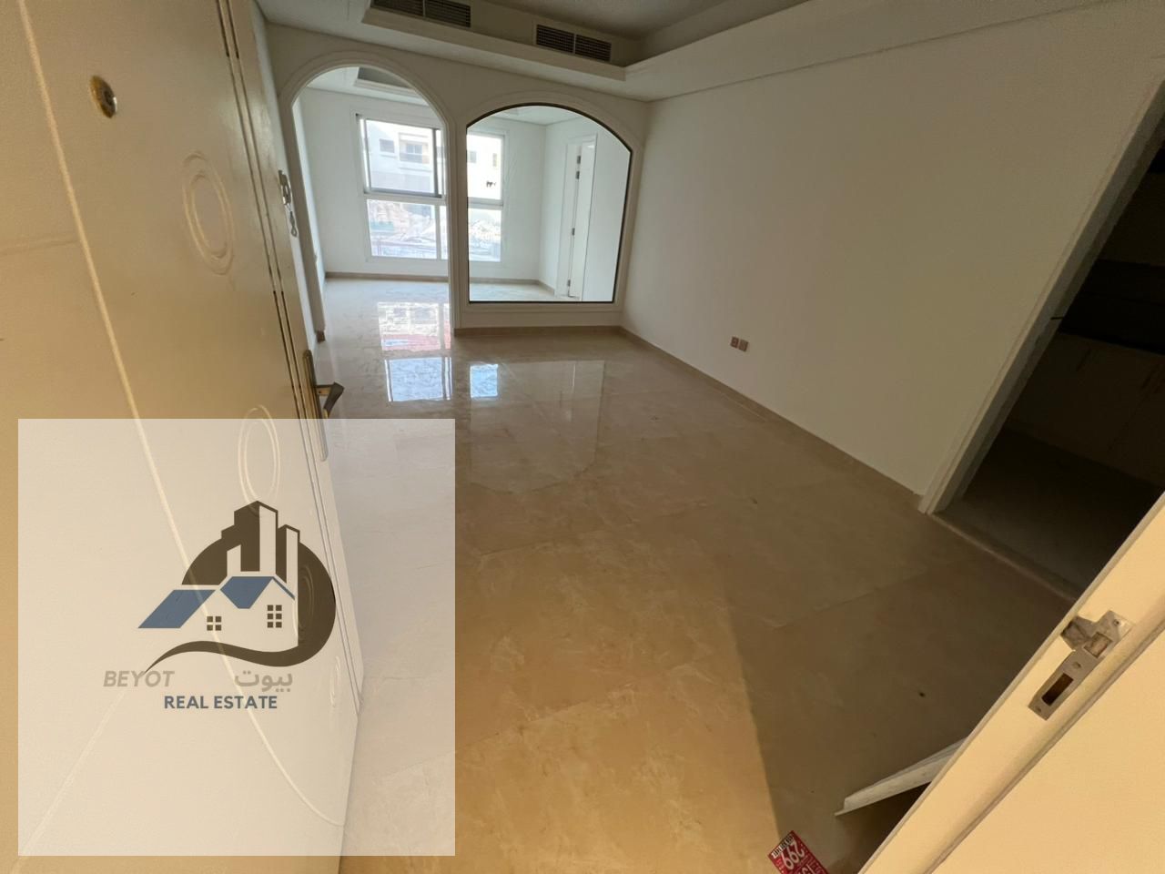 Apartment for Rent in Ajman – Al Muwehat 3 This is a first-occupancy apartment, ideal for families. The apartment features: 2 spacious bedrooms wit
