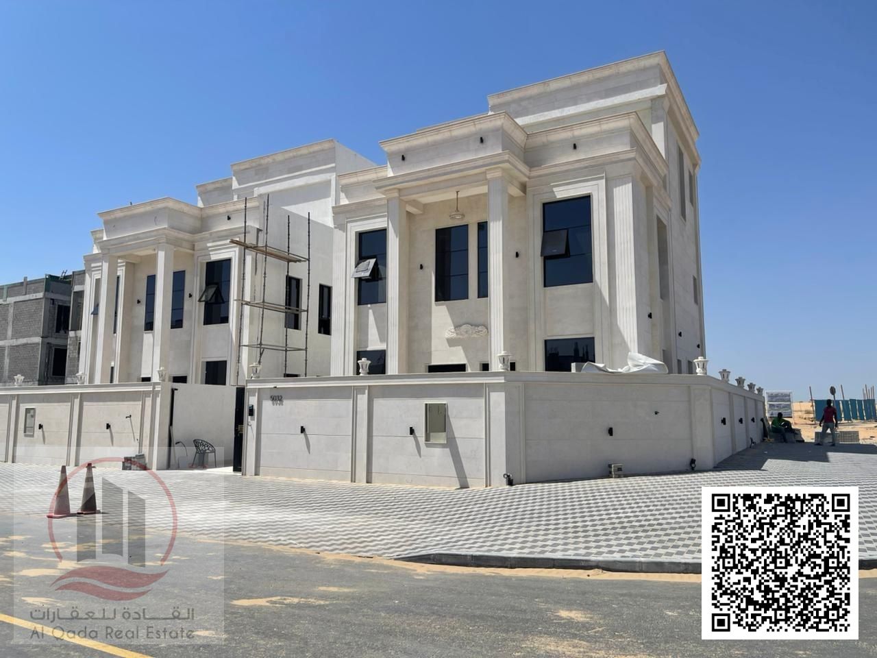 Special price including registration fees: Corner villa with 6 bedrooms and a roof terrace.