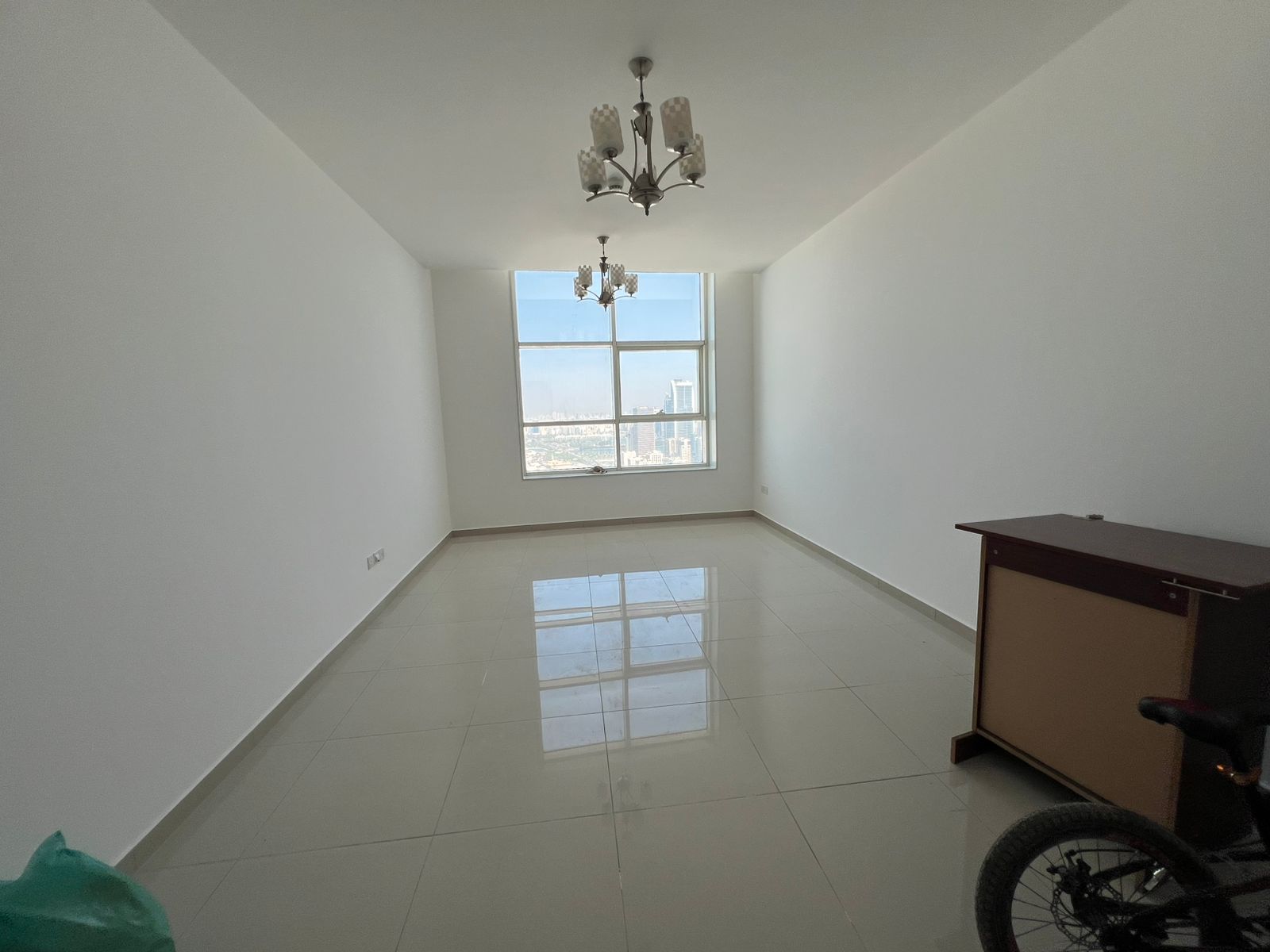 Two-bedroom apartment with living room in Al Khan, free parking and store room. Rent 60,000 AED, cash deposit 2,000 AED, payable in 4 installments onl