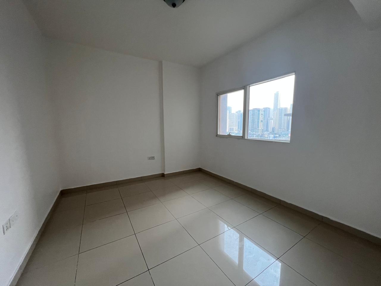 Two-bedroom apartment with living room, parking, central AC, central gas