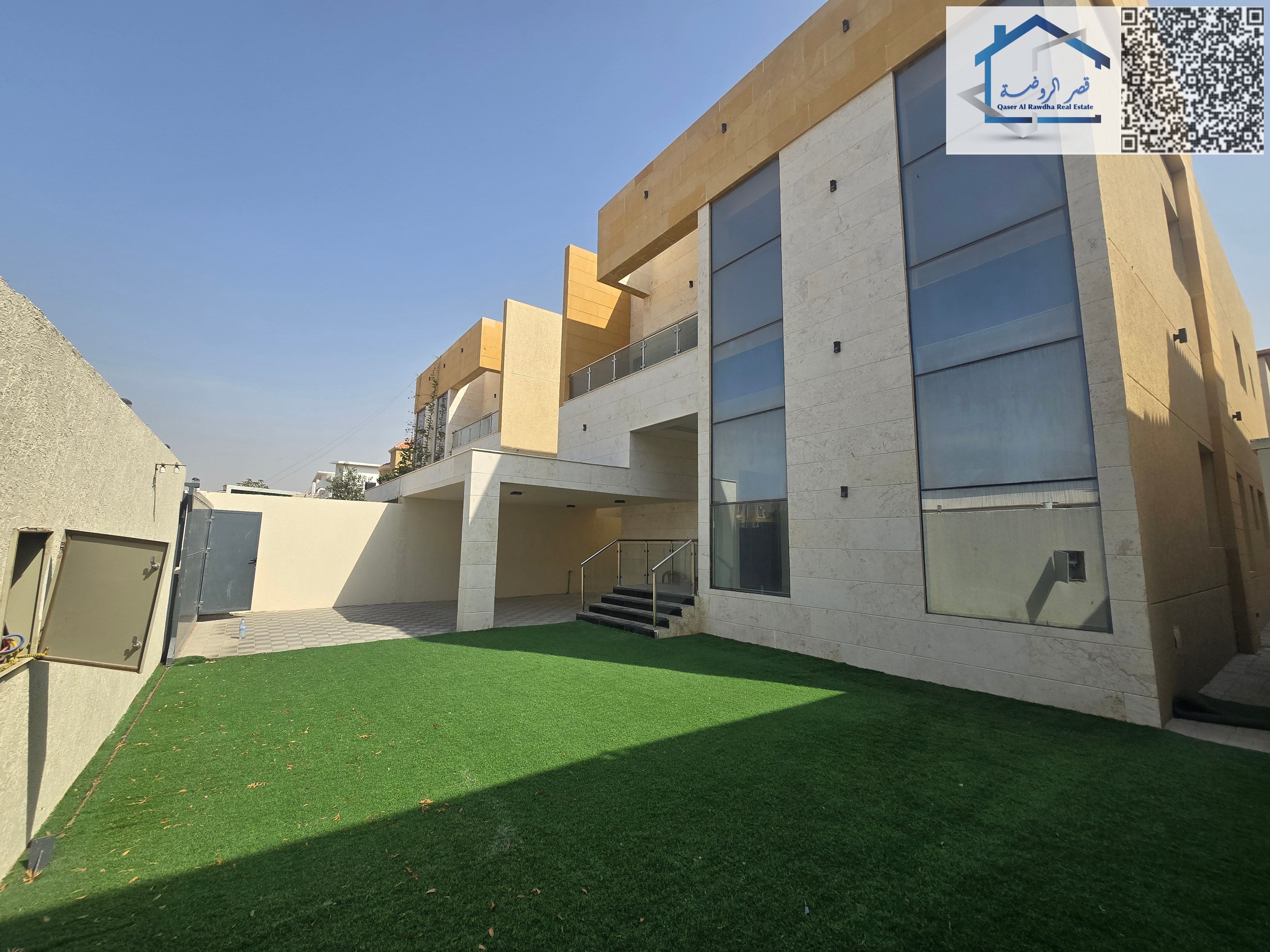 A unique opportunity to own a spacious villa with an elegant design and an exceptional location, right next to the mosque, making it ideal for familie