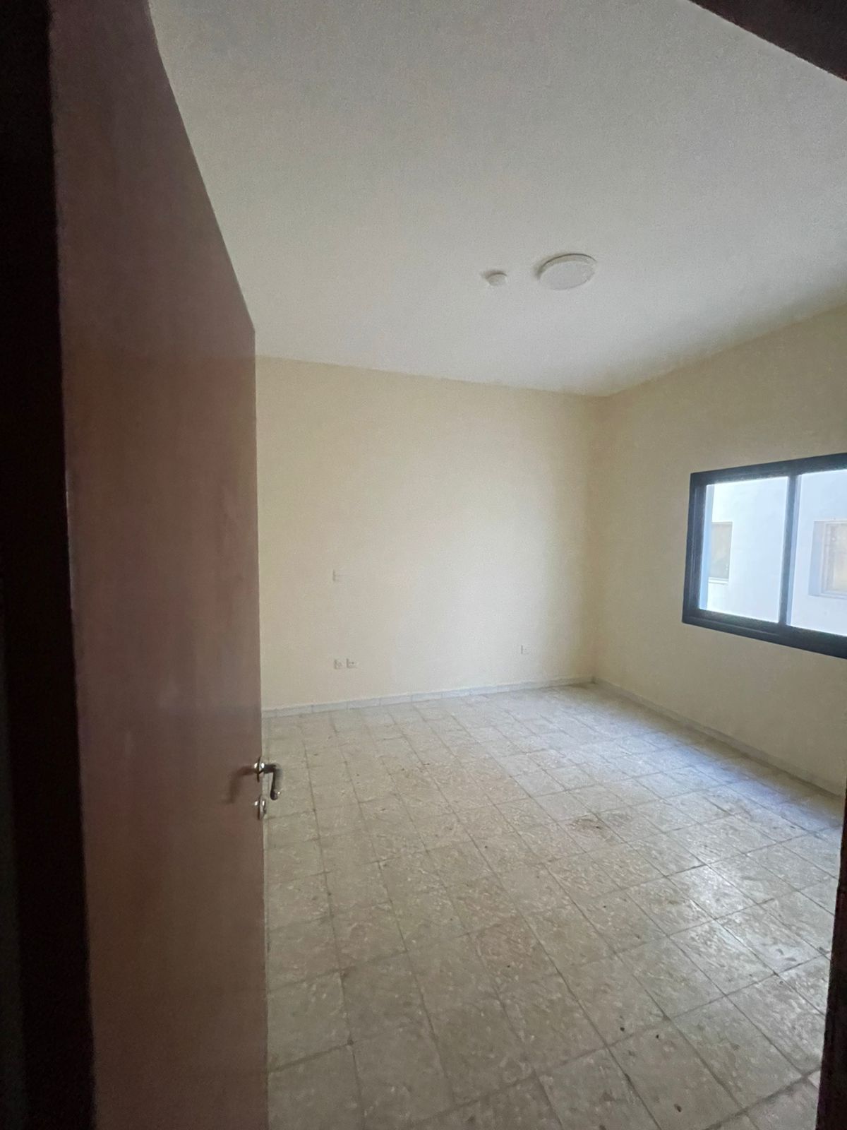 For Rent – Al Majaz 1 | Excellent Opportunity 2 bedrooms and a living room Bathroom Great location, very close to Al Majaz Corniche Close