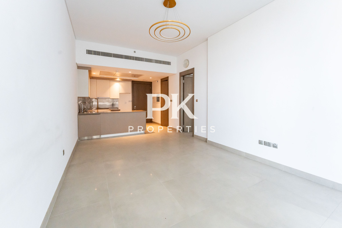 Huge Size | Nr Circle Mall | Vacant | High Finish