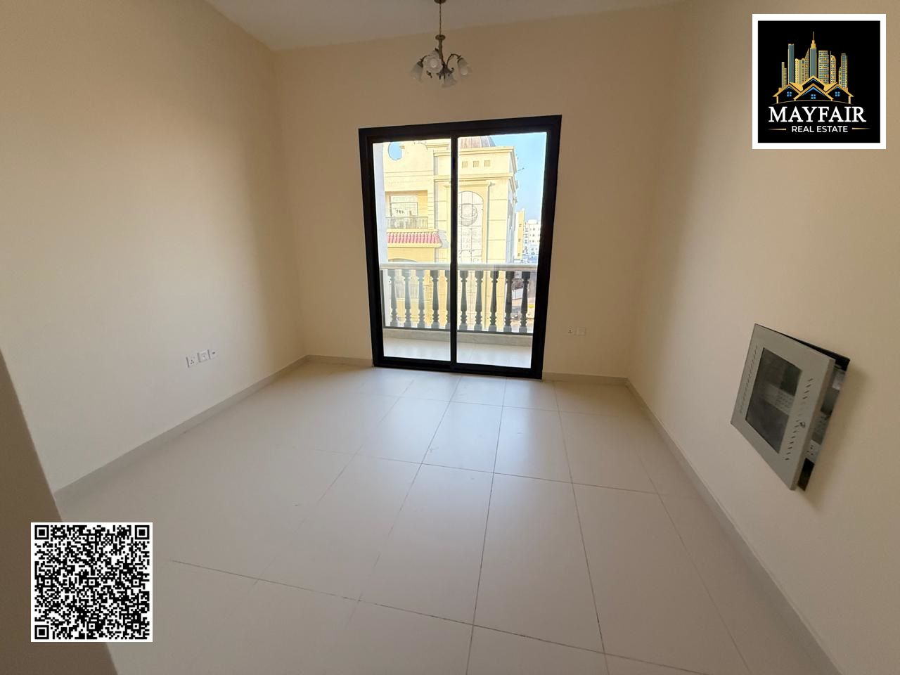 Studio with balcony, large space, on the Dubai exit