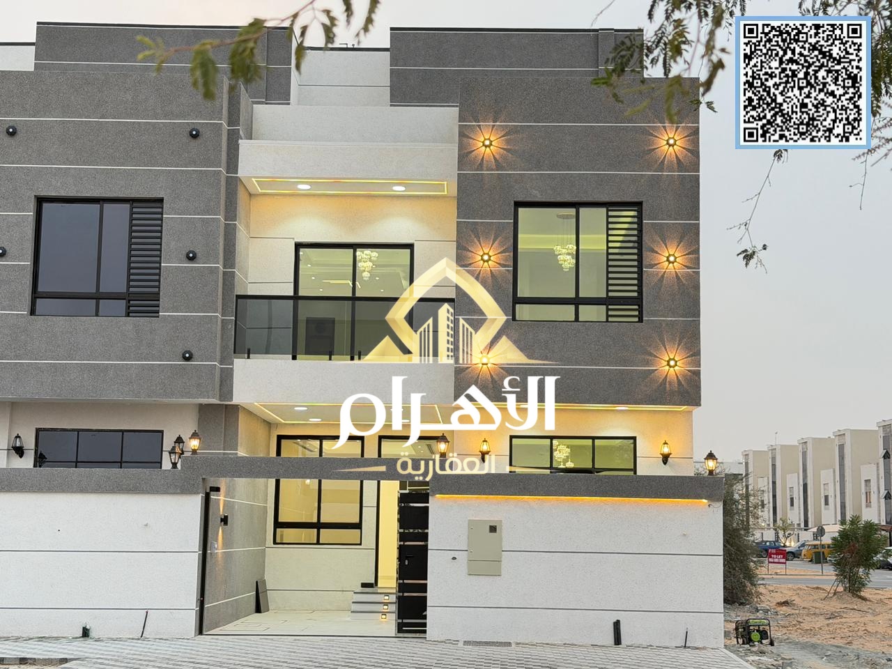 At a bargain price, super deluxe finishing, registration fees included / two floors and a roof