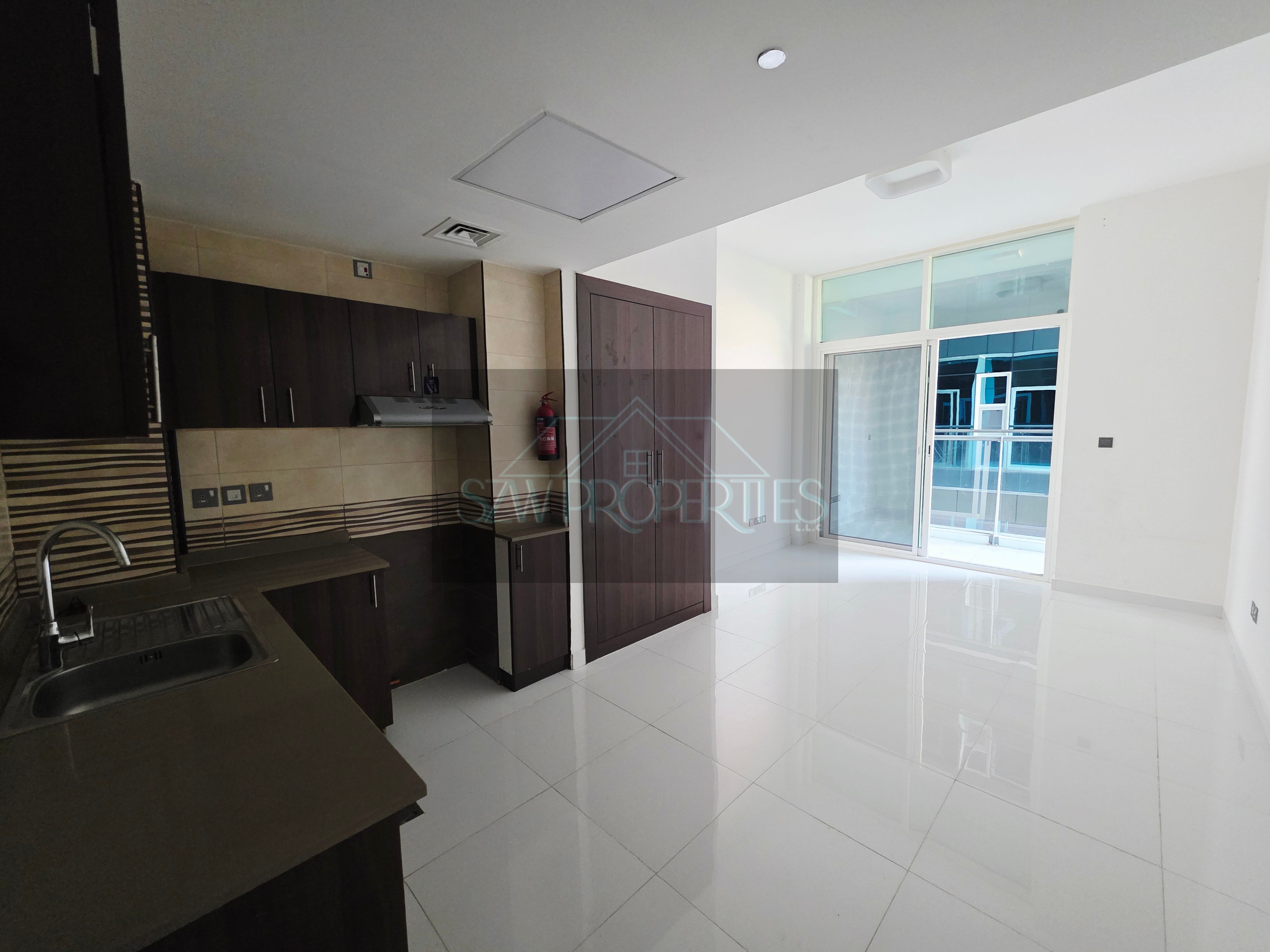 SPACIOUS STUDIO APARTMENT = READY TO MOVE