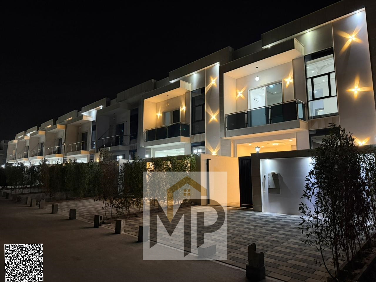 In a very special location, a 5-bedroom villa with master bedrooms, priced including registration fees, close to the mosque.