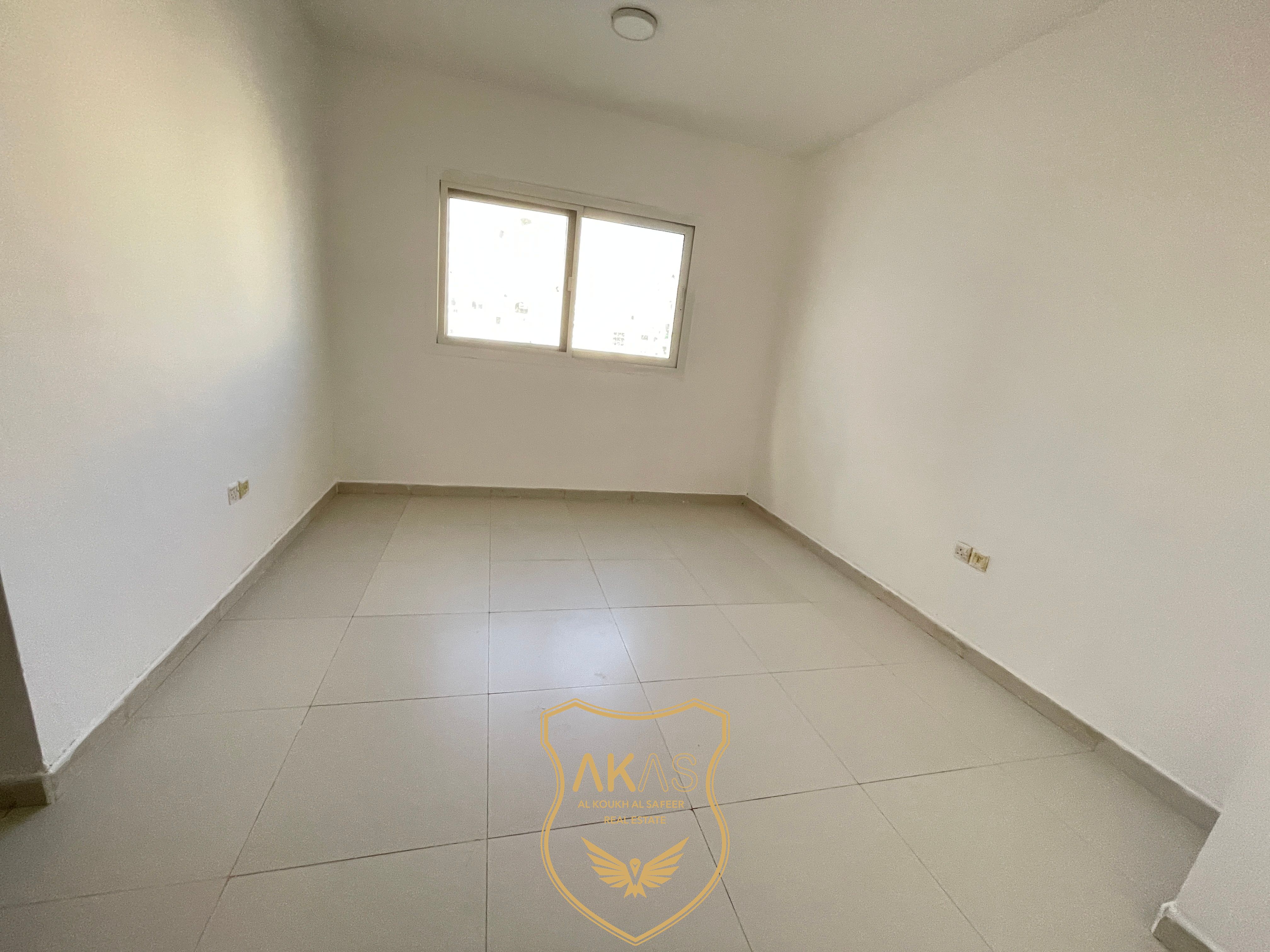 Bright & Spacious 1BHK | Split AC | Central Gas
