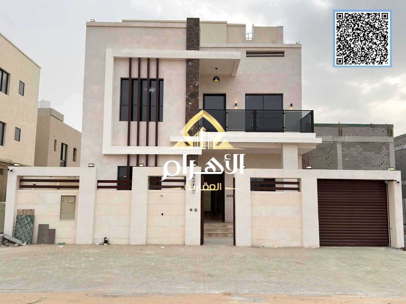 With electricity, water, and air conditioning, own your dream villa and invest in a luxurious villa in the heart of Al Zahia in a sophisticated style.