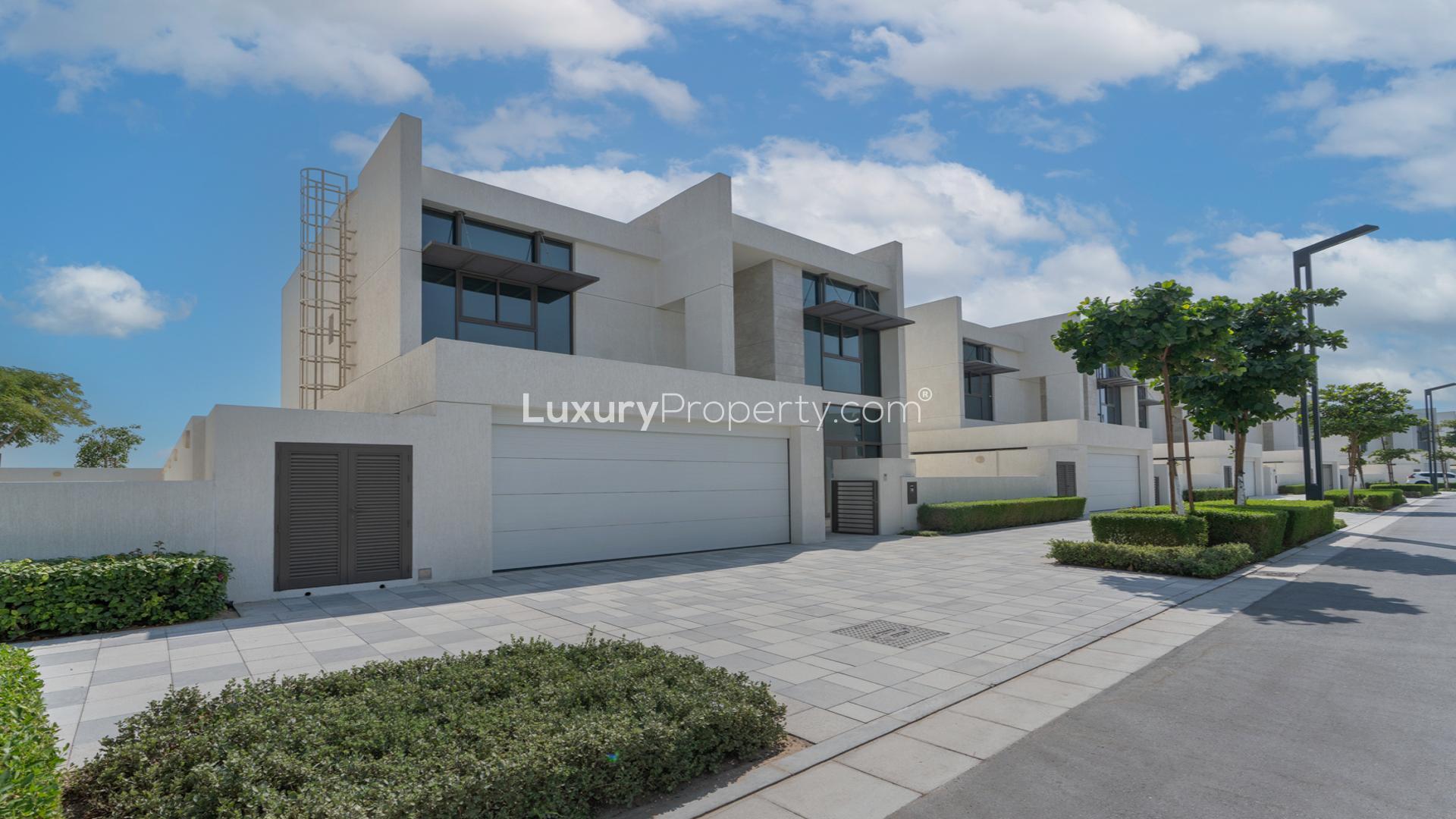Brand New I Close To Lagoon I Contemporary