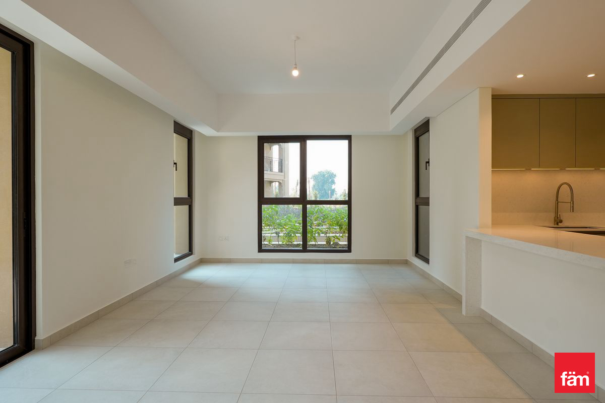 POOL VIEW | MAID ROOM | NATURAL LIGHT
