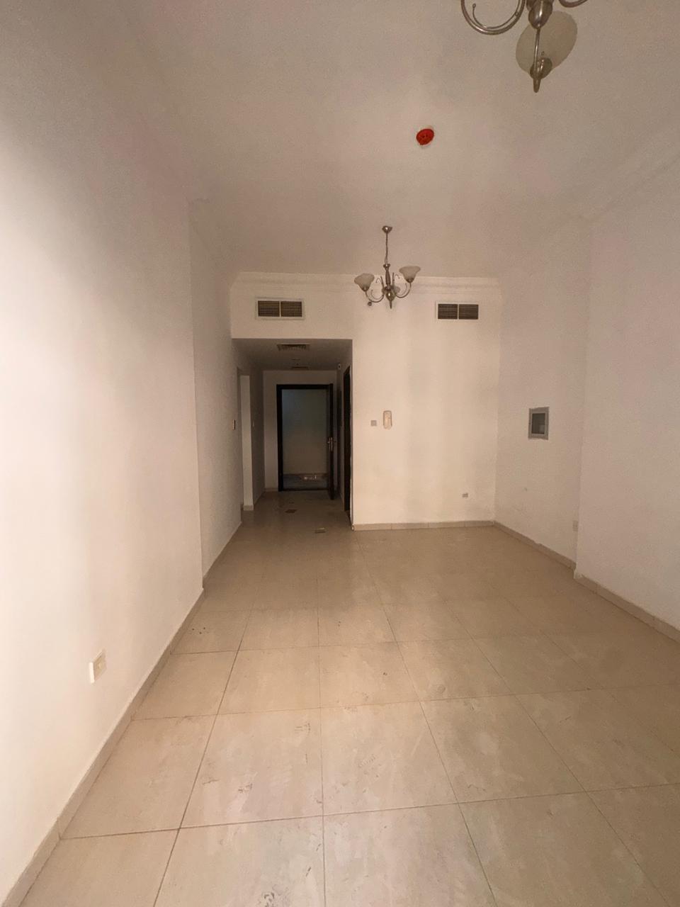 At an excellent price, suitable for everyone: a room and living room with 2 bathrooms and a master bedroom. Excellent and convenient location.
