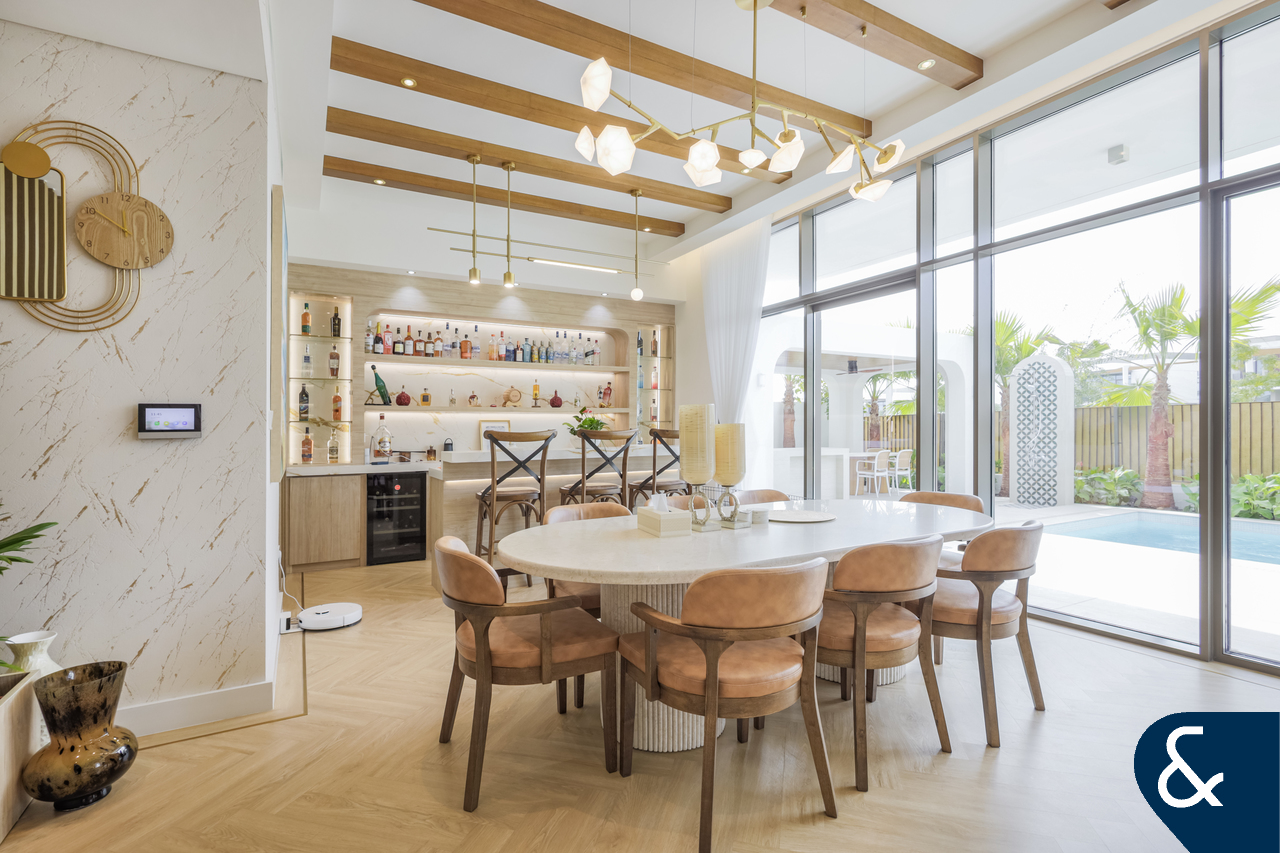 EXCLUSIVE | 5 BED | HUGE CORNER PLOT