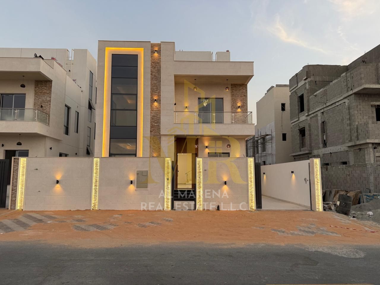 Own your dream villa and invest in style with this luxurious villa in the heart of Al Bahia, all fees included. Don't miss this opportunity!