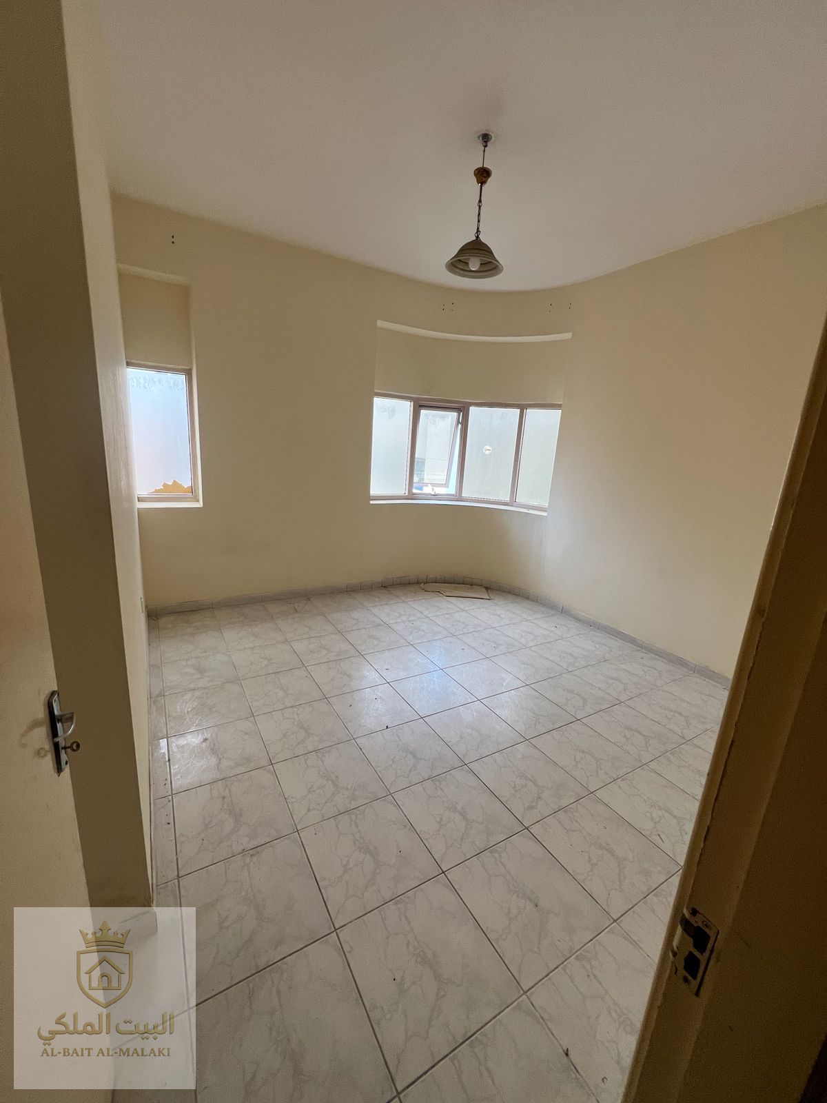 Annual rental one-bedroom apartment with living room located in Al Qasimiya – Al Nad area. The apartment features a practical layout with comfortable spaces suitable for singles or couples. Clean finishing and good natural lighting provide a pleasant livi