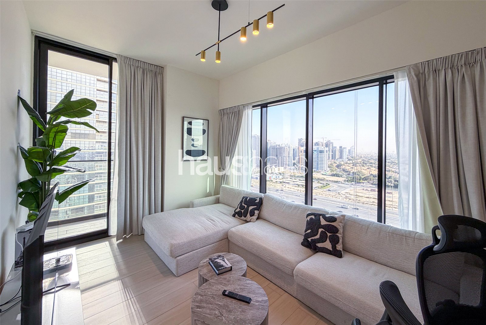 Fully Furnished | Amazing Views | All Day Bright
