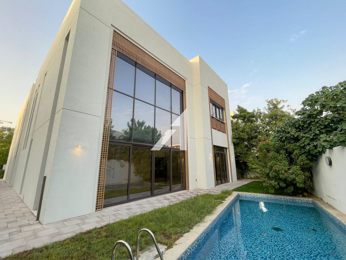 Luxurious|Newly Upgraded|Contemporary Arabic Style