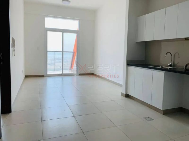 Spacious & Bright | Huge Balcony | Skyline Views