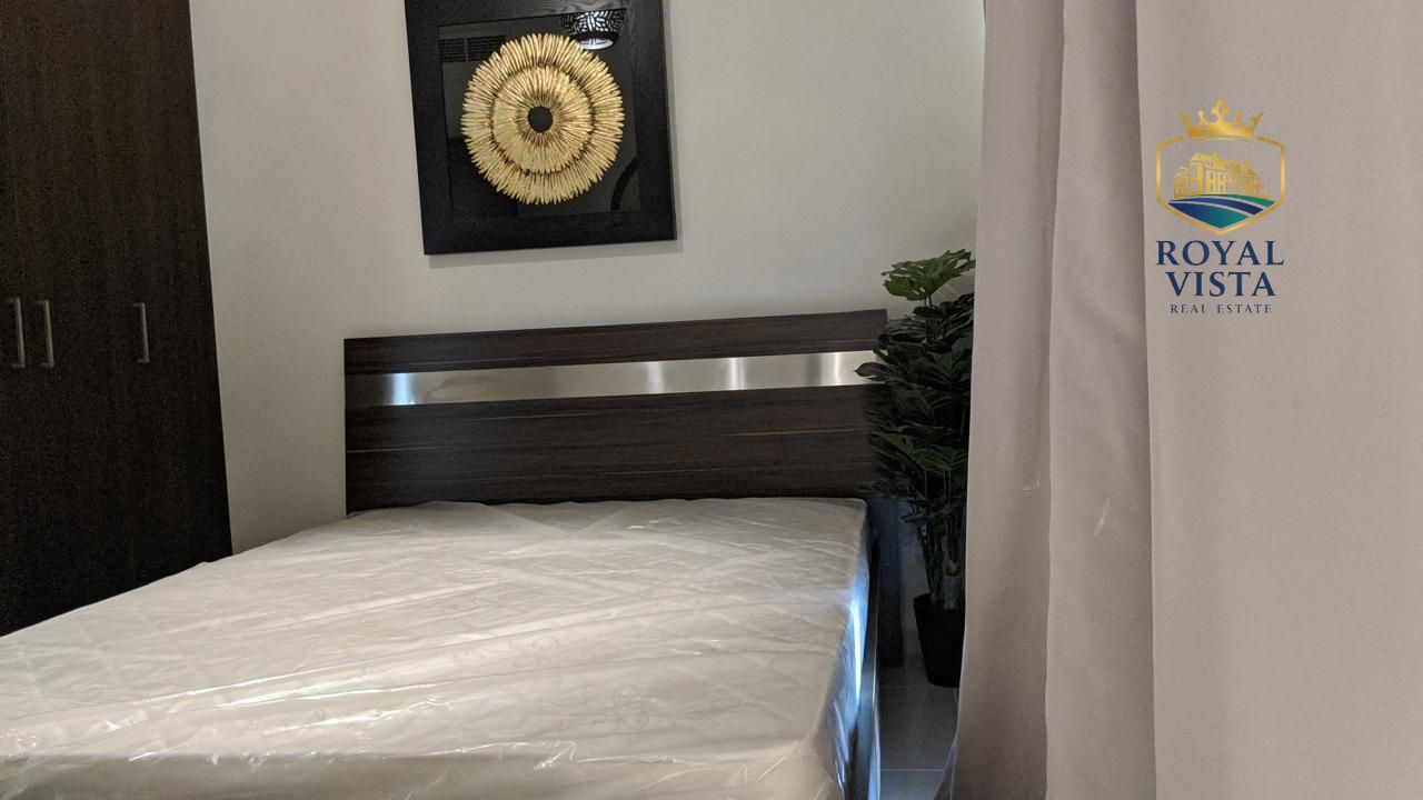 3 Bedrooms + Maid Room Middle Corner L Shape Garden Fully Furnished Unit