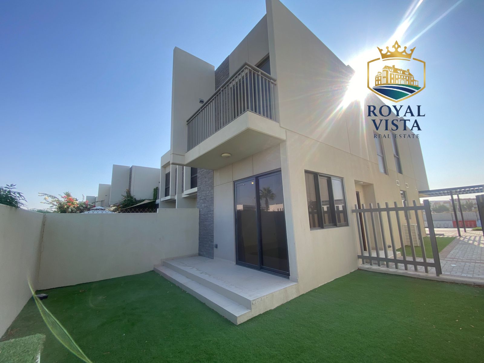 3bed+maid | Corner | Single Row