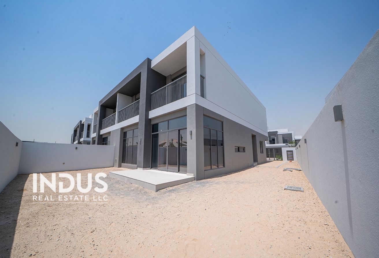 Genuine Seller|Spacious| 5BR +Maid| Green Patch