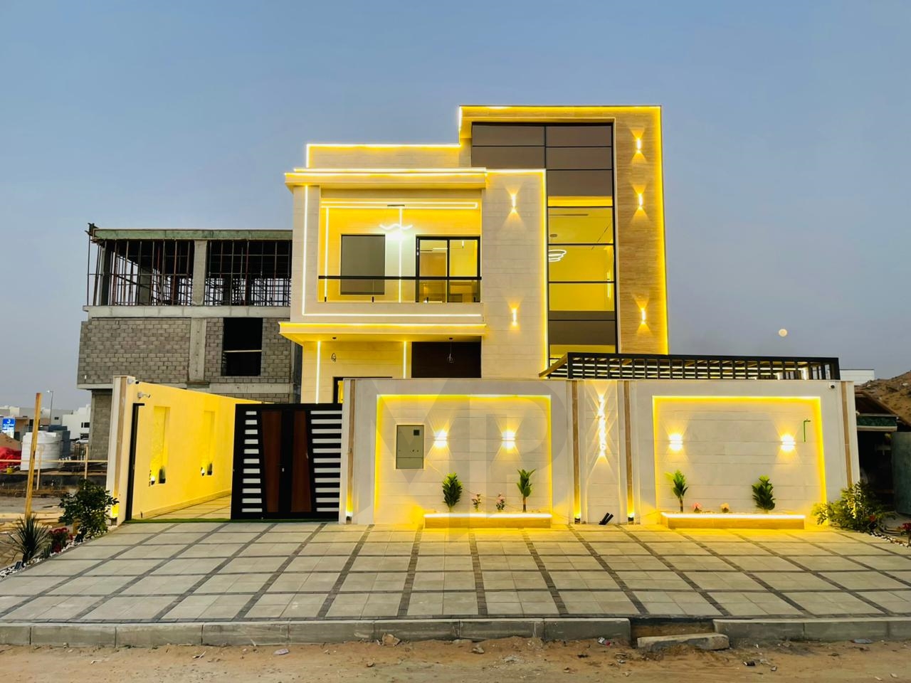 Own a villa with the specifications of your dreams: 3 master bedrooms, directly on Sheikh Mohammed Bin Zayed Road, prime location, freehold ownership,