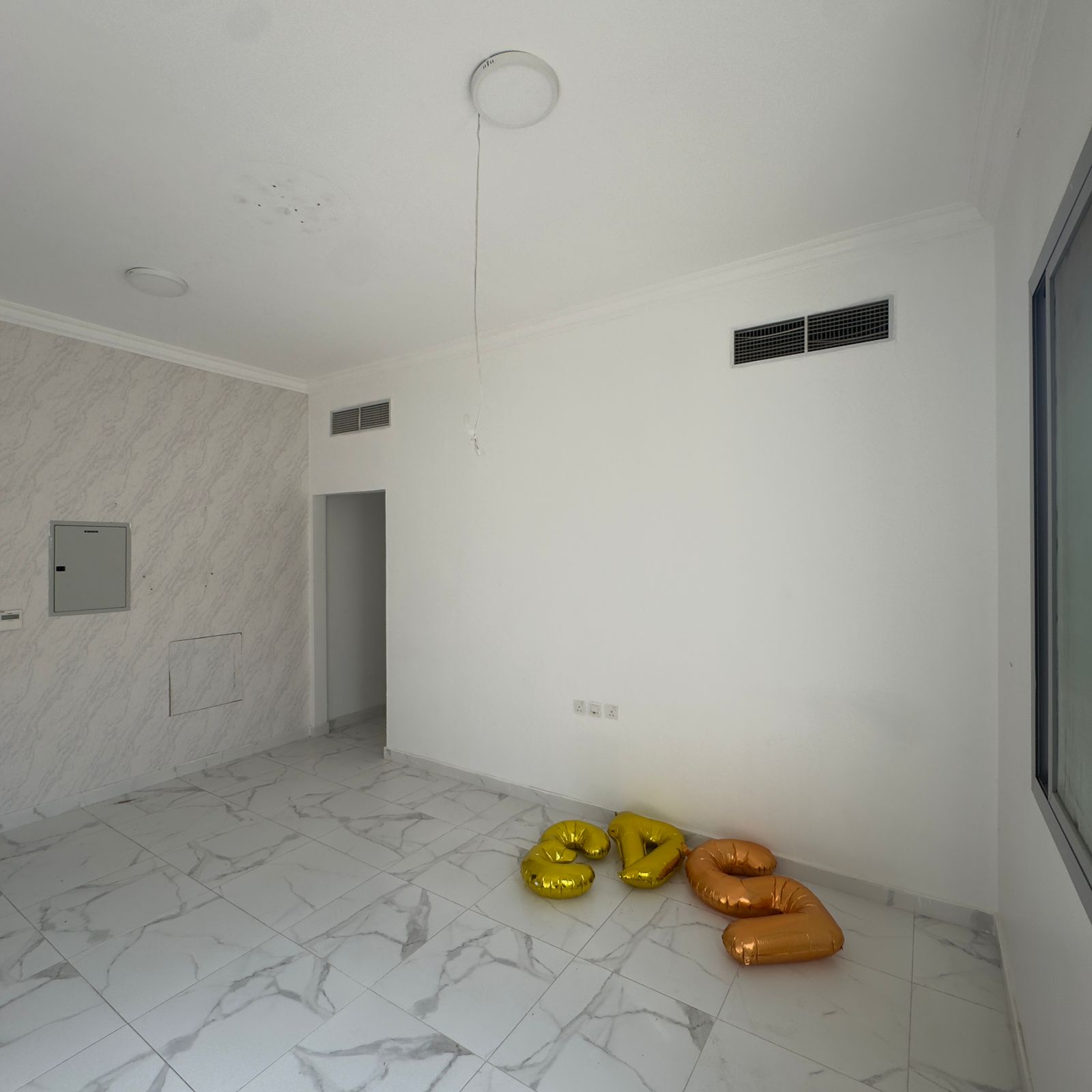 Beautiful one-bedroom apartments in an excellent location, suitable for everyone, with two bathrooms and a master bedroom, plus free maintenance.