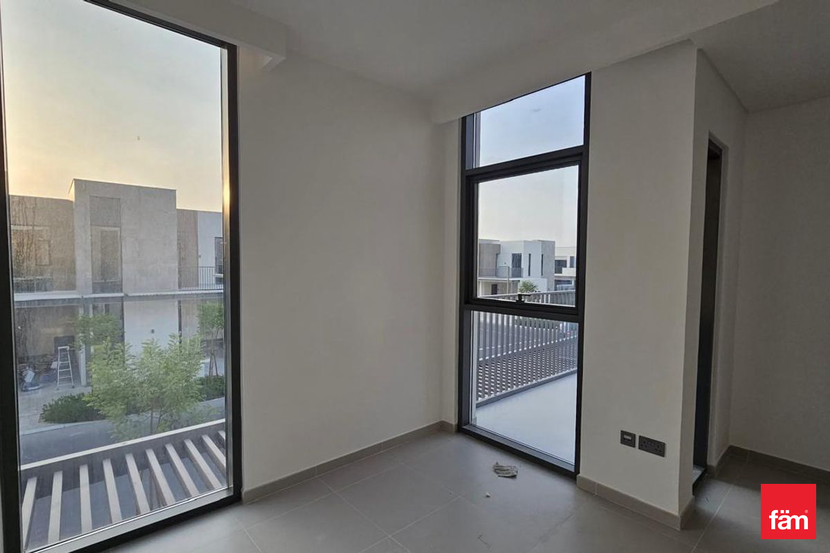 Sungle Row | Best Amenities | Bright Unit