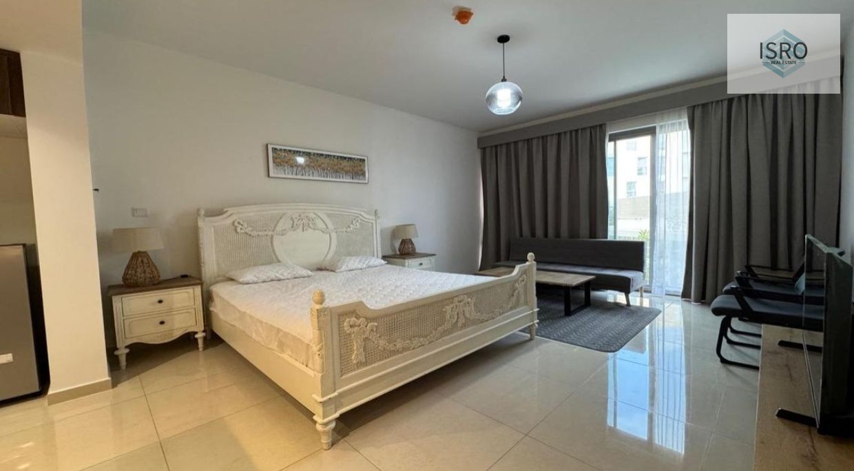 Fully furnished||studio||next to the mall||
