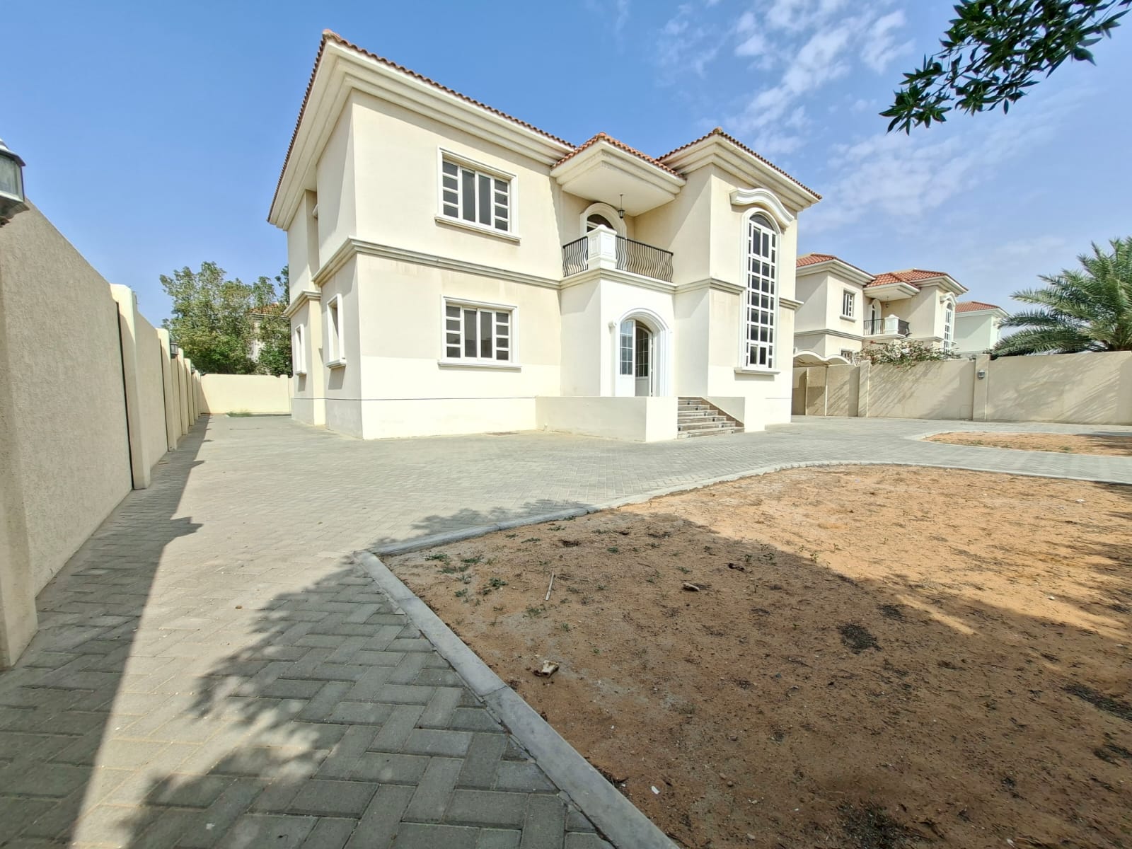 Luxurious 5-BR villa with wardrobe maid room just 130k