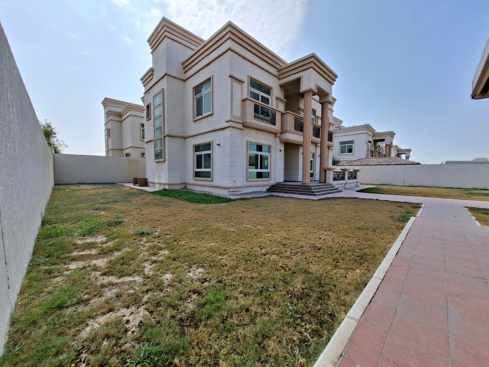 Luxurious 4BR villa with maid wardrobe in barashi sharjah