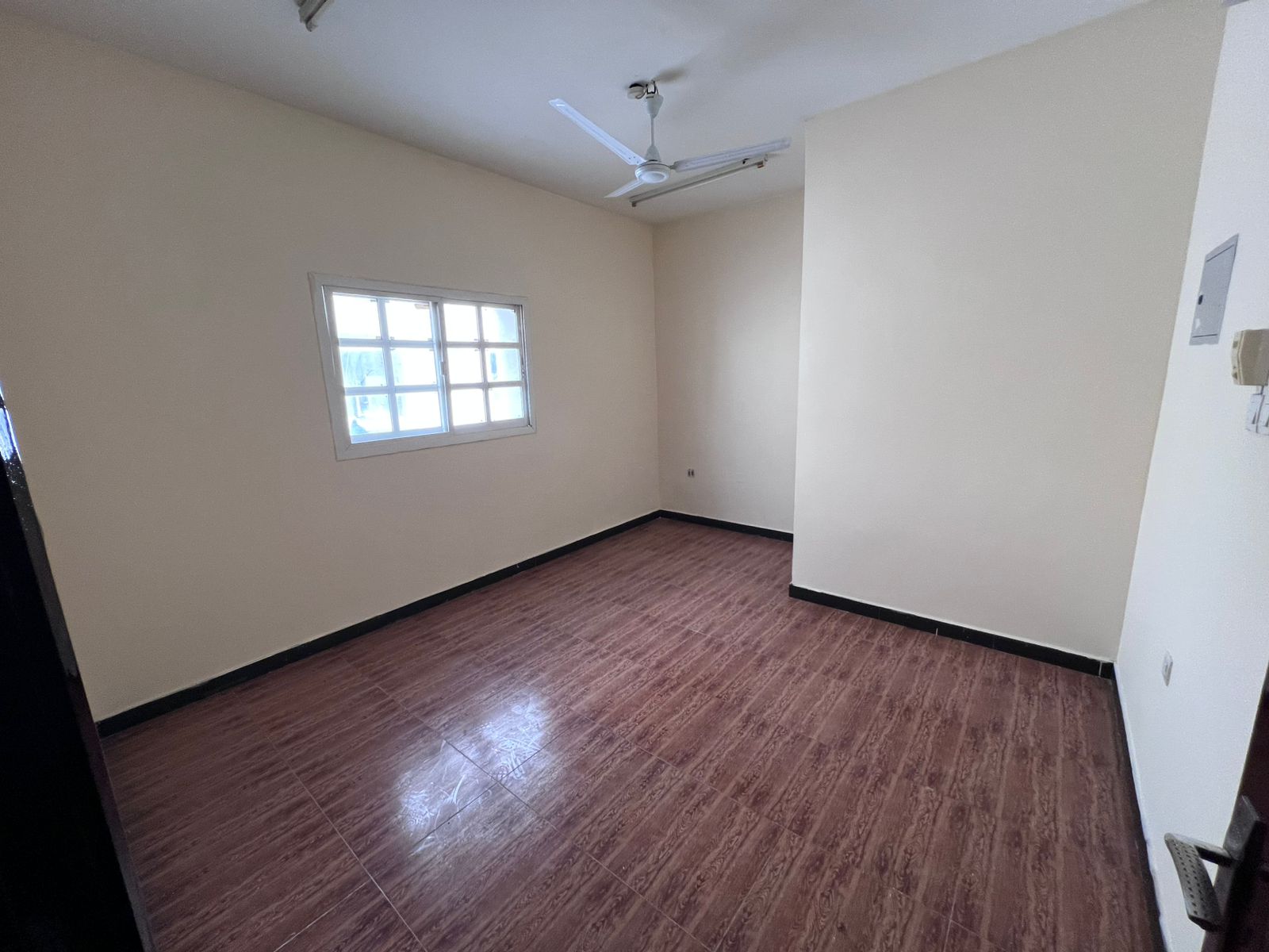 One bedroom and living room with red parquet flooring at an excellent price, including free maintenance by the owner. Family building with central air