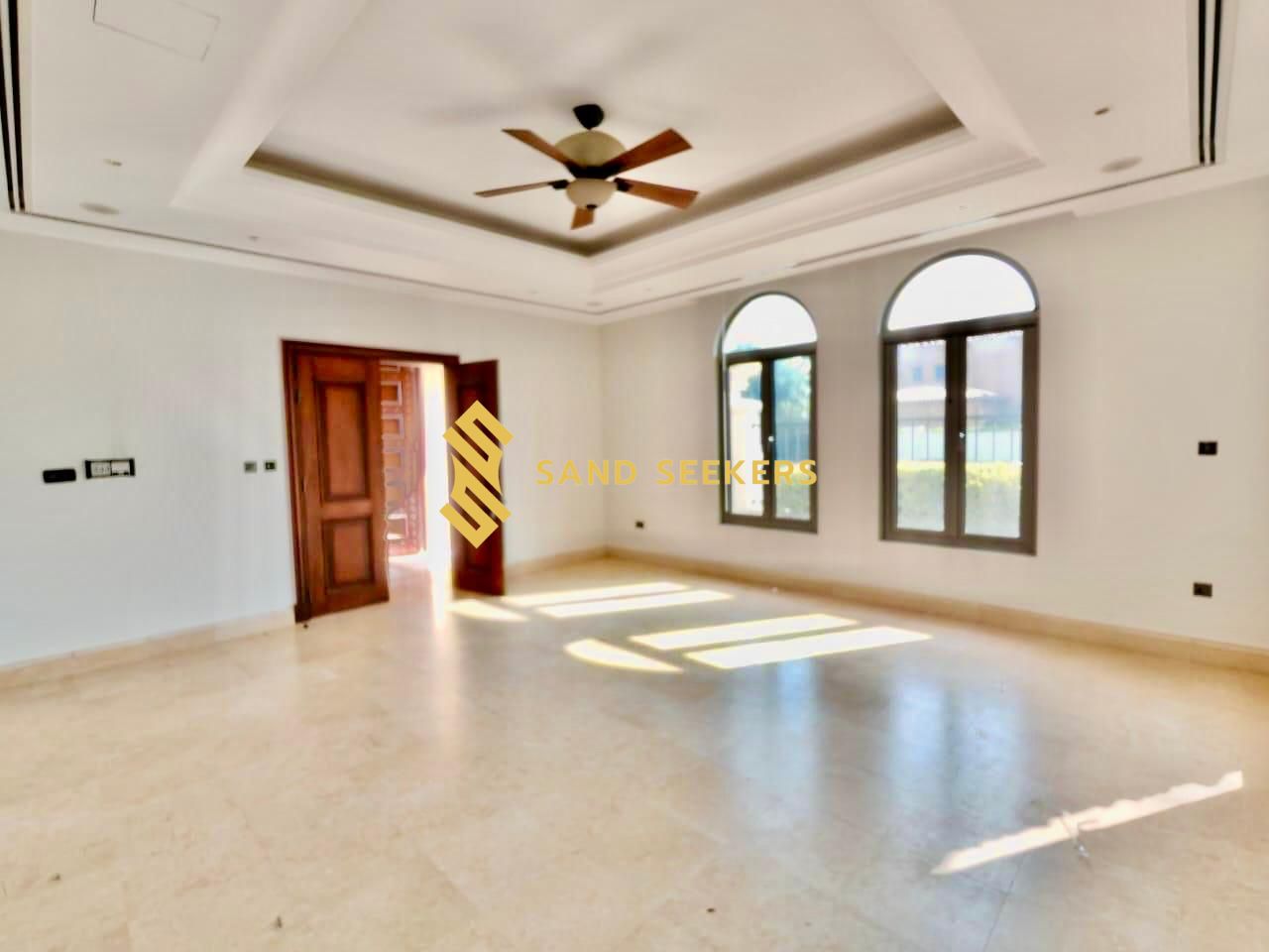 Ready ! Luxurious Living ! High-End Location