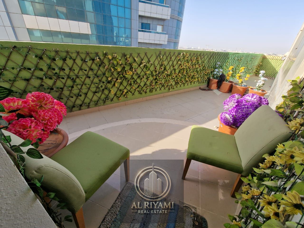 Luxury 1BR Apartment with Balcony | Creek View