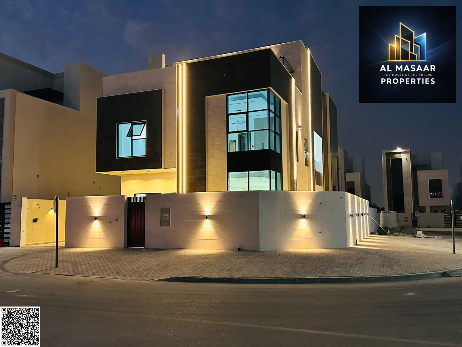 Ready to move in, corner villa on the corner of two streets, consisting of 6 rooms with a smart room layout, price including registration and ownershi