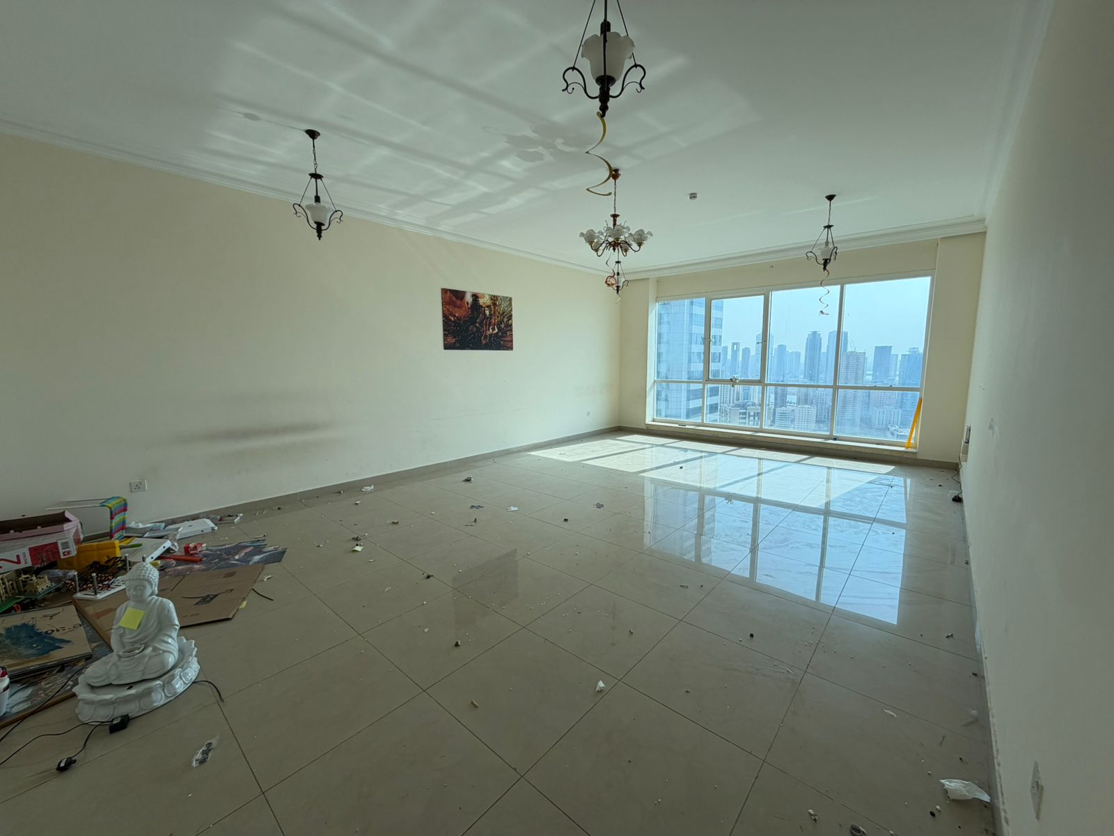 Open view, free gym & pool, built-in wardrobes, central AC & gas, well distributed, large spaces.