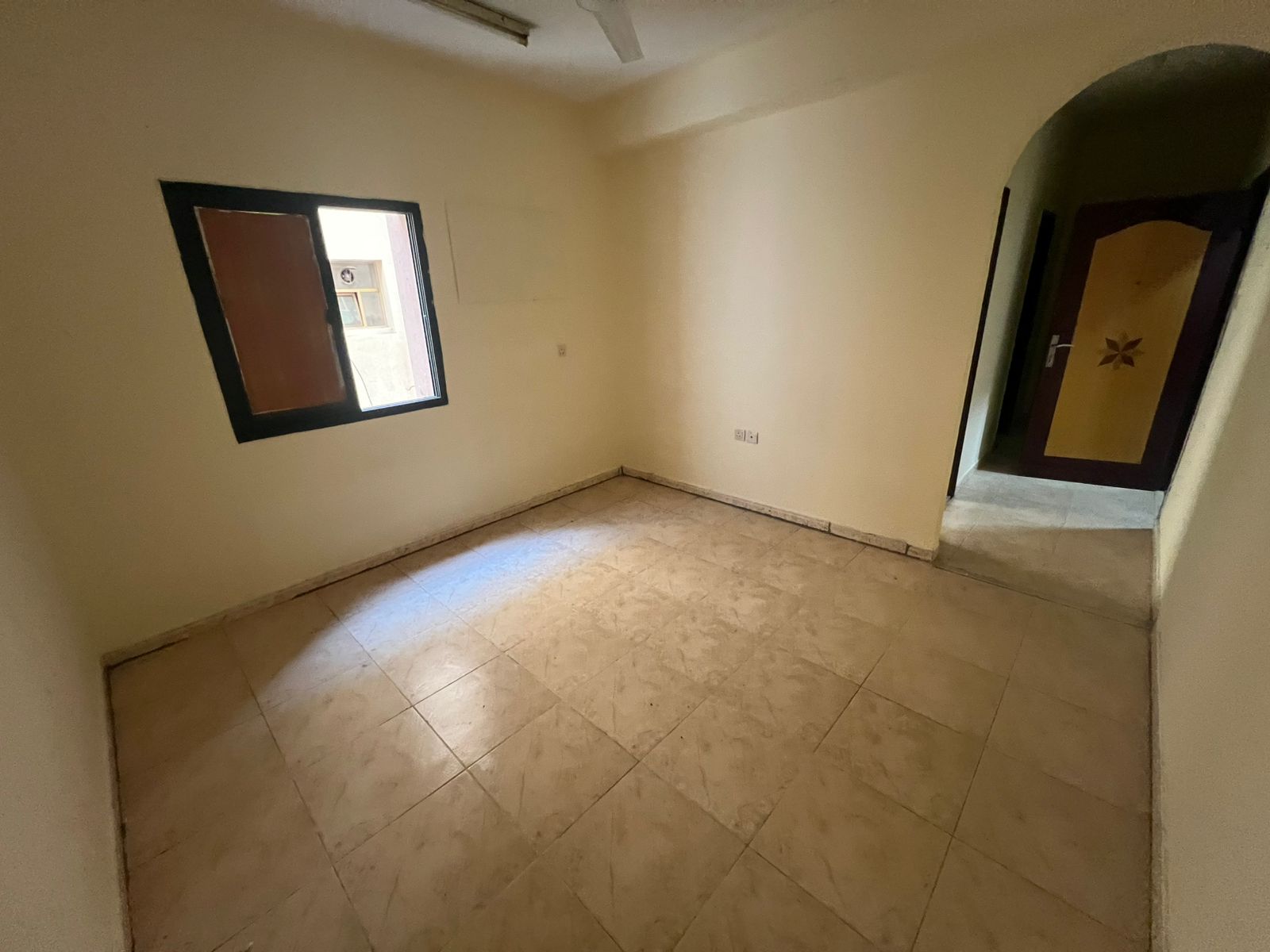 One-bedroom apartment for annual rent in Ajman – Al Rashidiya 1, near Nesto and the fish market. Affordable price in a vibrant location close to all