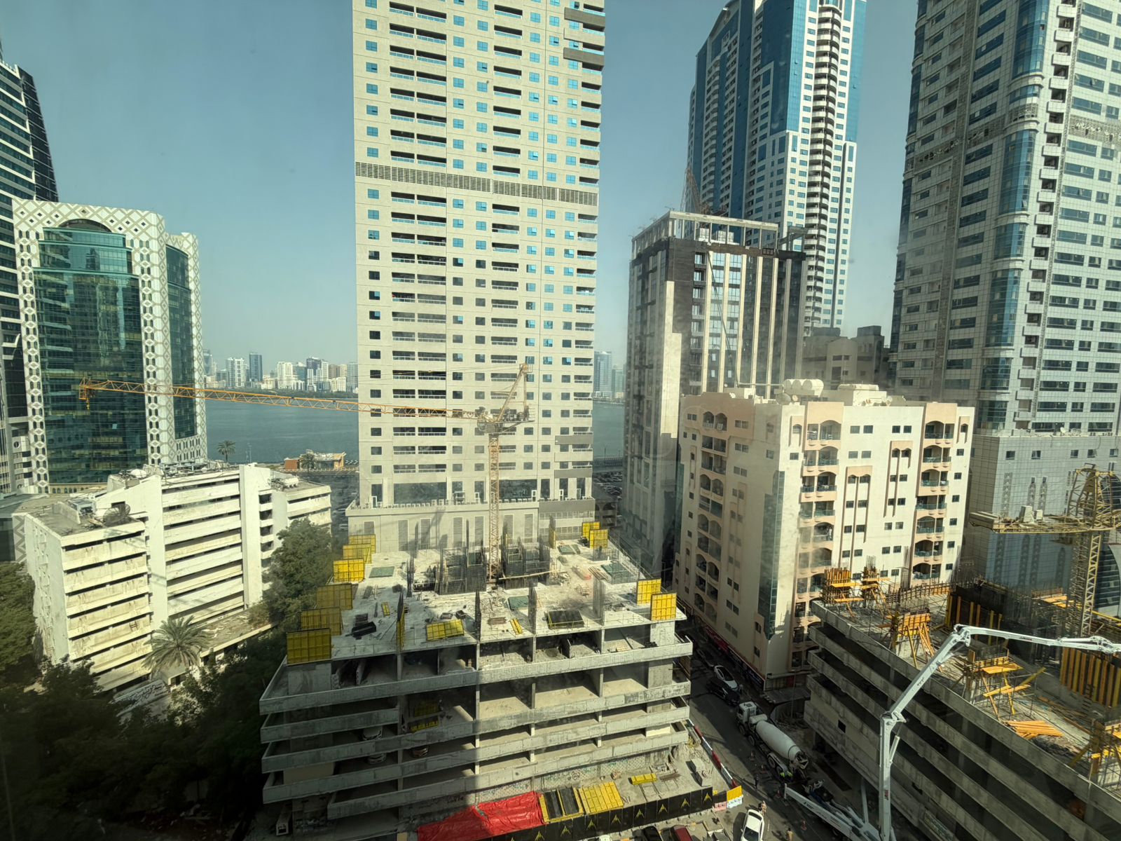 Sea view, free AC, free gym and pool. Prime, lively location near cafes, shops, all services, and close to a Dubai exit.
