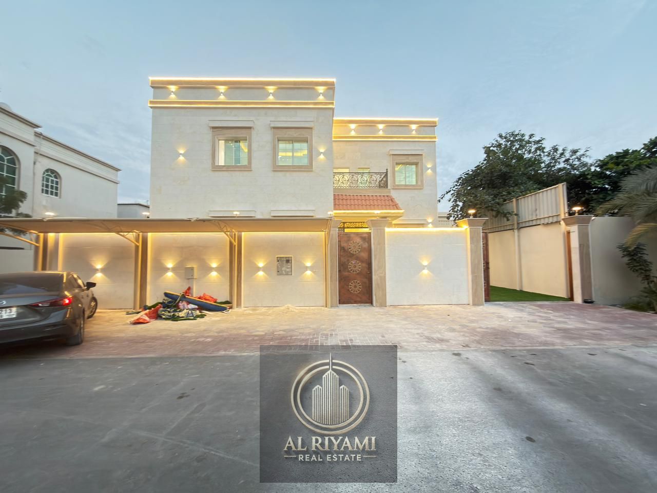 Luxury villa for sale near a mosque and all amenities