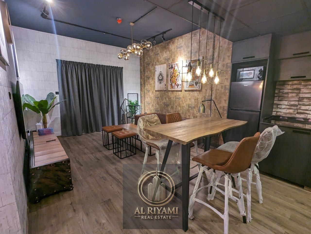 Luxury Furnished 1BHK – Balcony + Parking