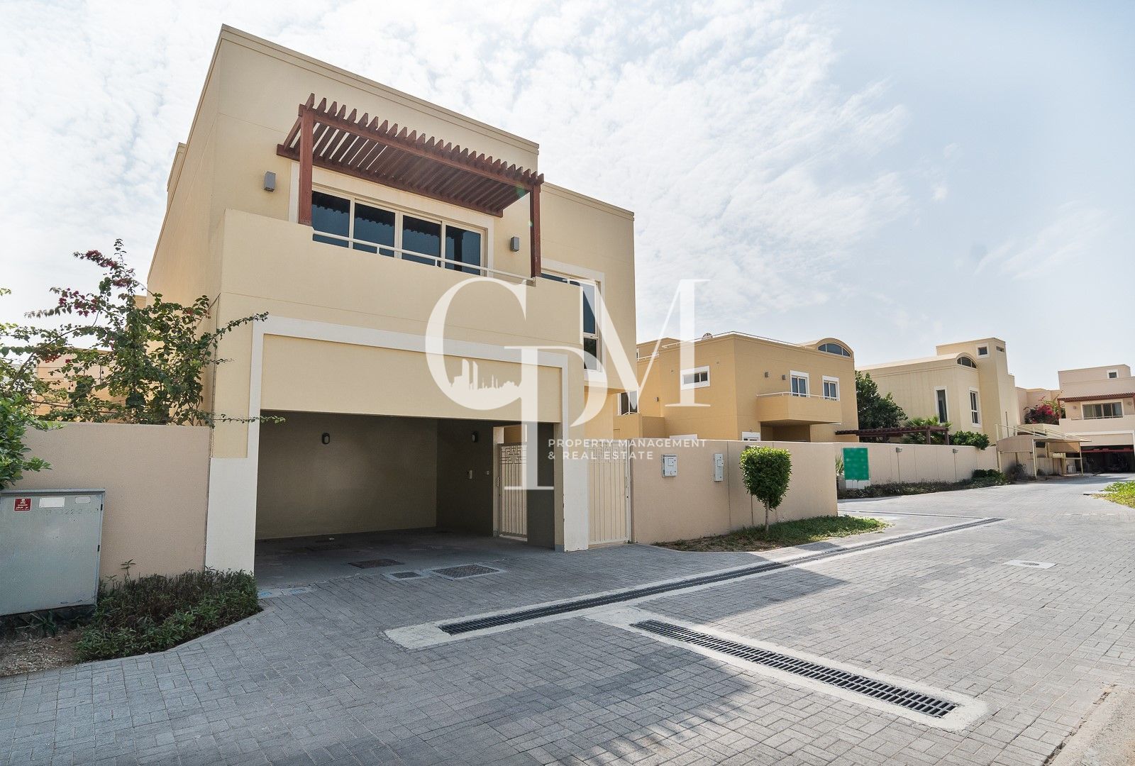 Corner 4 BR Villa with Garden | Well Maintained