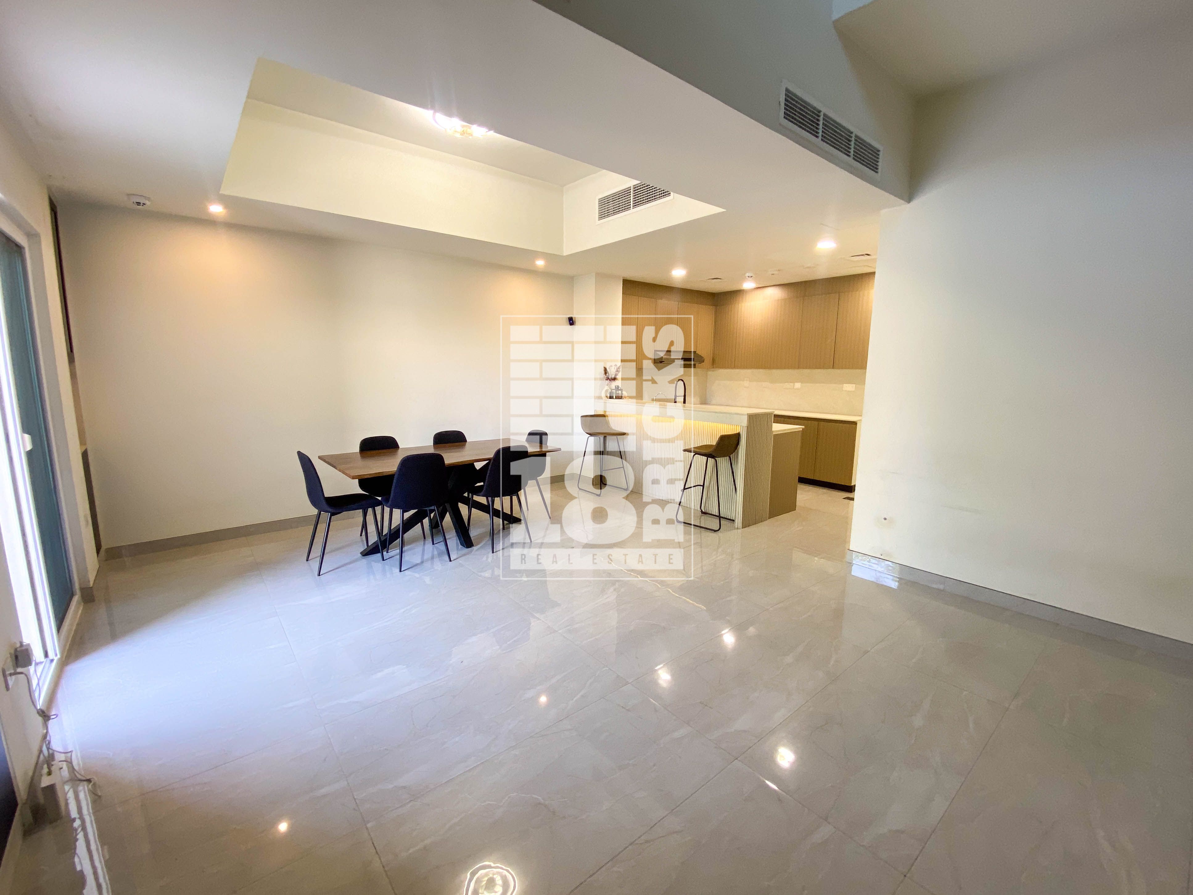 4 Beds+ Store + Laundry | Private Garden | Family Oriented