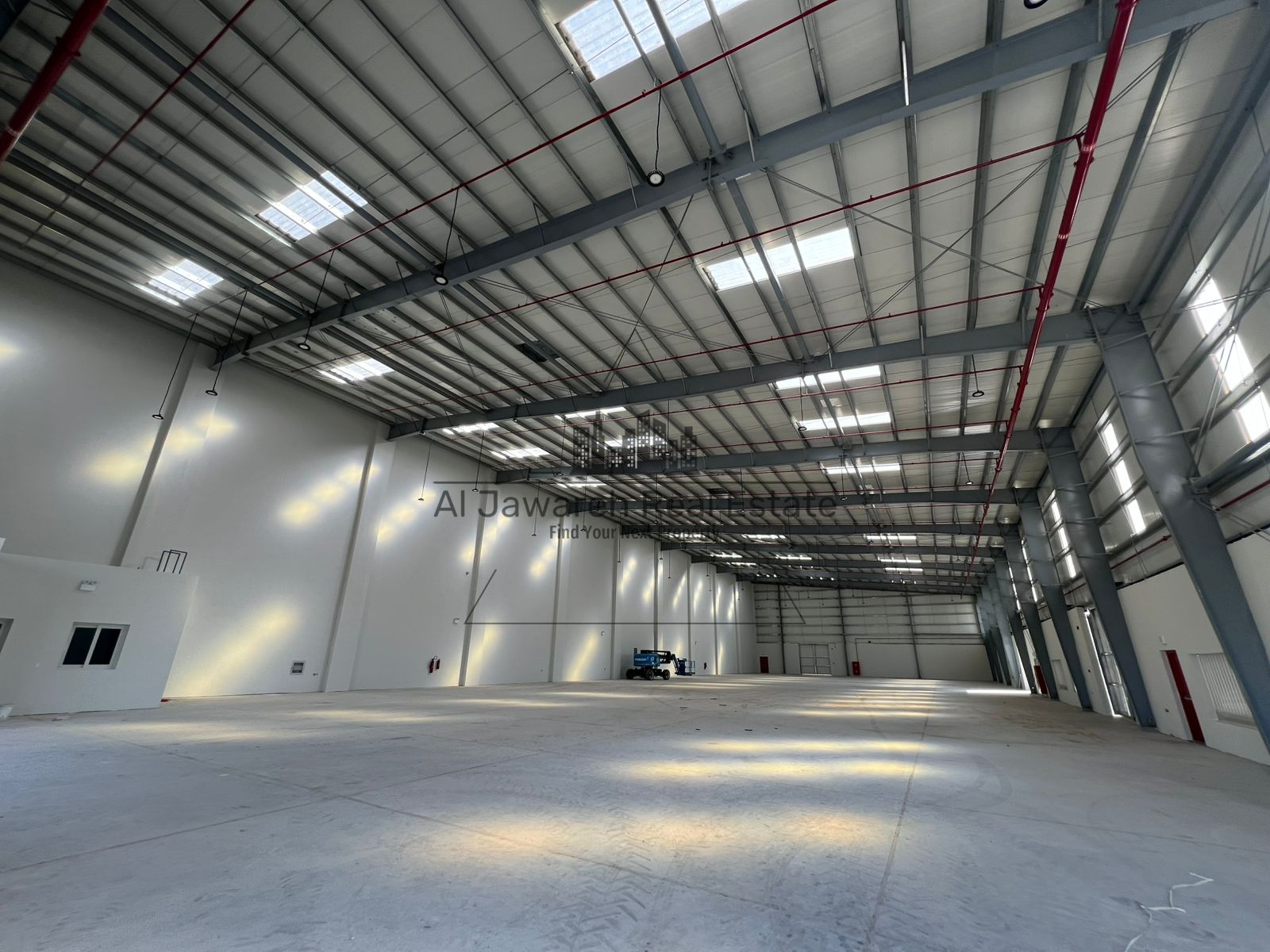 Code 3076 – Annual Rental A brand-new, first-use warehouse available for annual rent in Umm Al Quwain, offering modern specifications and a practical