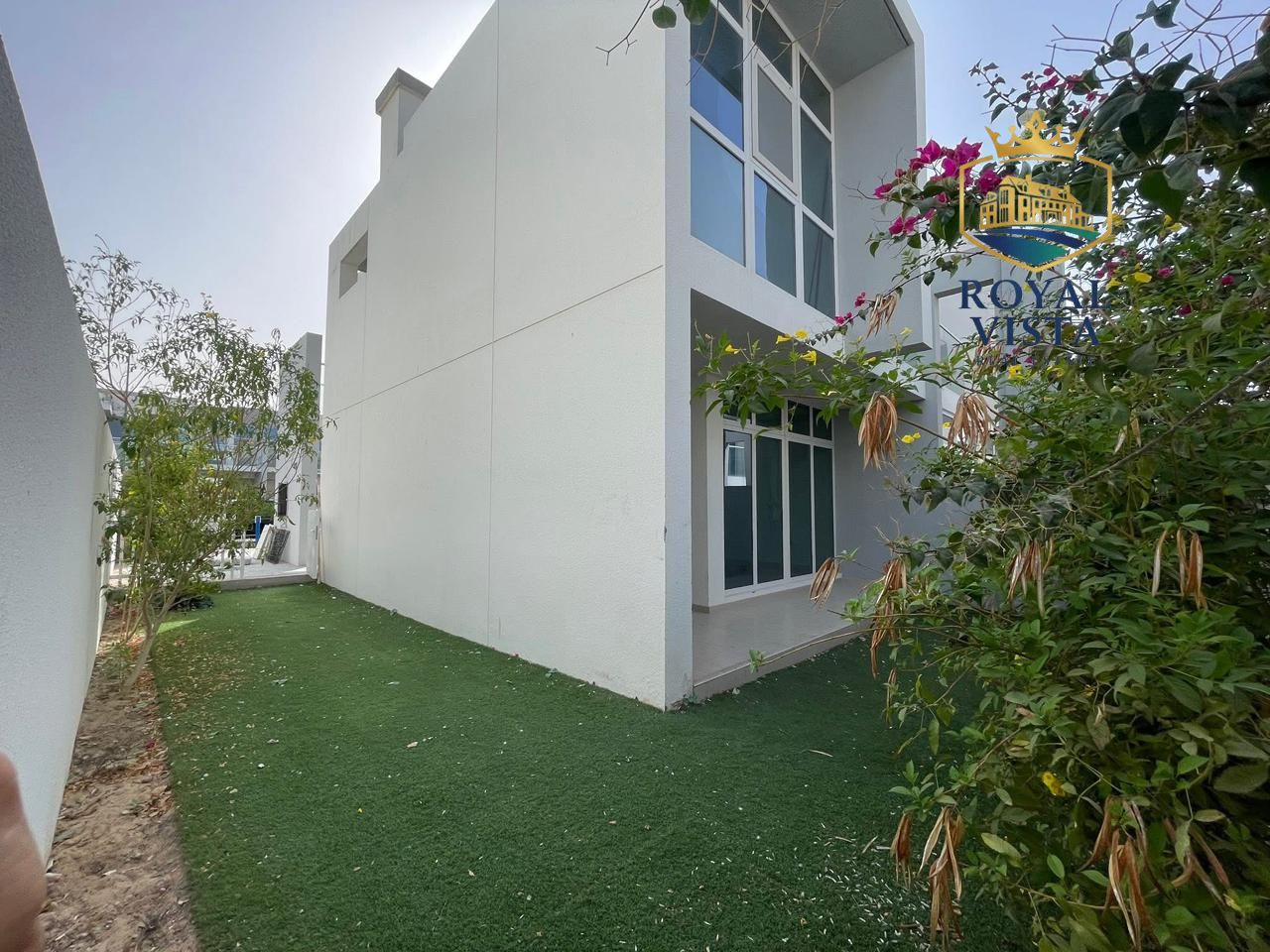 3 bedroom Specious Corner Townhouse in (VARDON) Damac Hills 2 Community