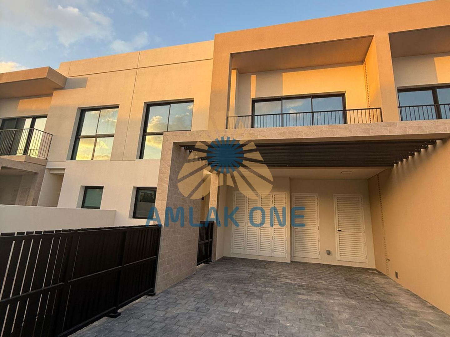 Ideal Home| Large Space| Garden| Ready To Move In