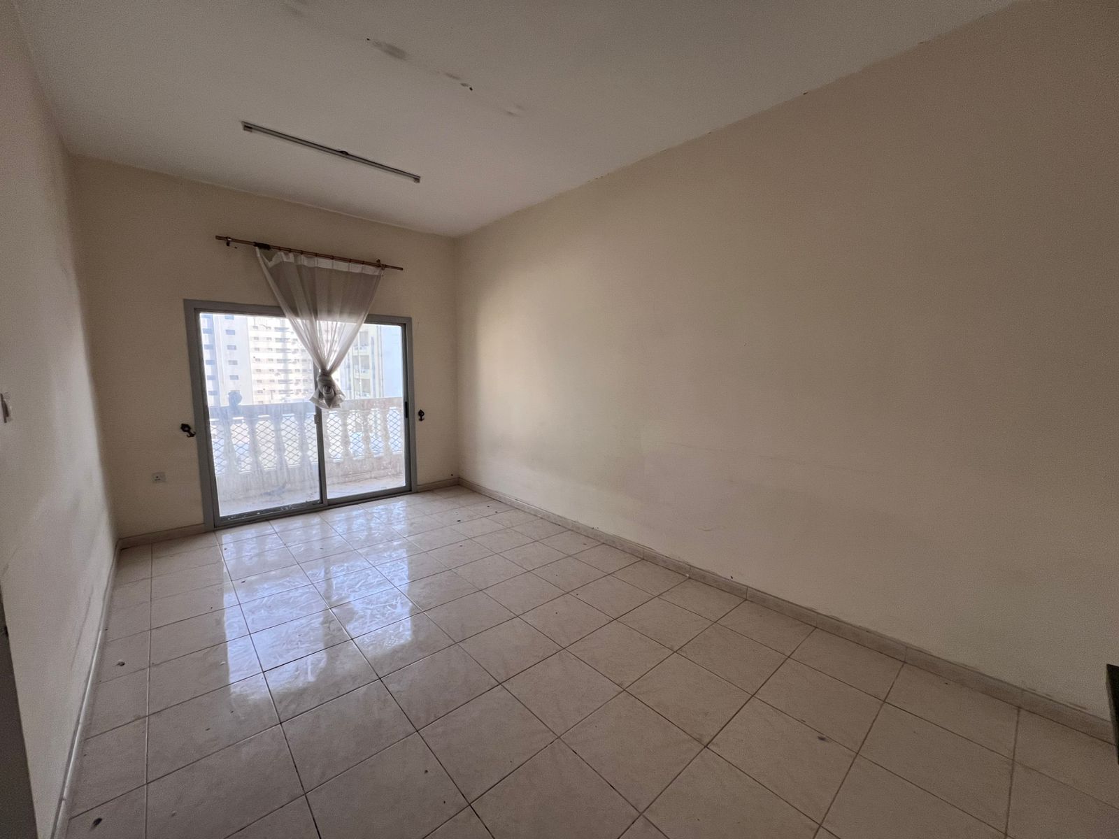 Al Rashidiya, Ajman, close to Ramada Hotel and Sari Khalifa Road