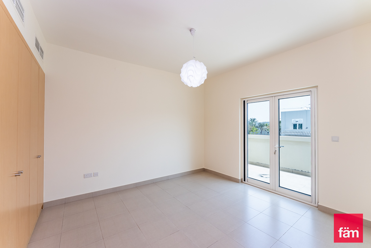 Great Location | Single Row | Living Area | Vacant