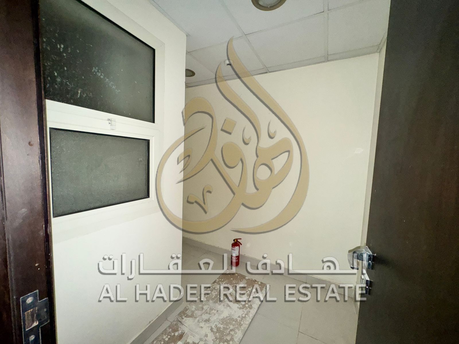 Spacious 3-bedroom apartment with living room, swimming pool and gym, and free parking – Al Khan
