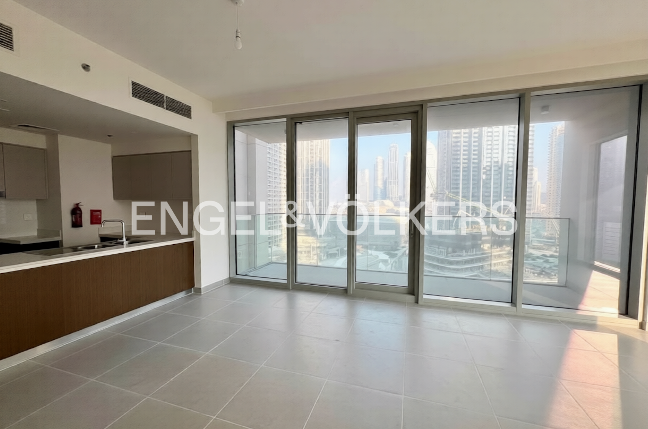 Huge layout, Low floor, High rental income